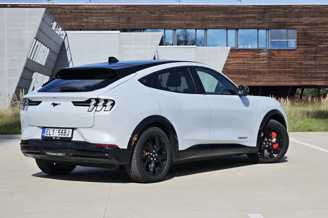 Test Ford Mustang Mach-E Extended RWD | elektromobil (2023)