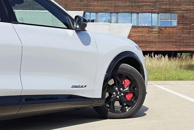 Test Ford Mustang Mach-E Extended RWD | elektromobil (2023)