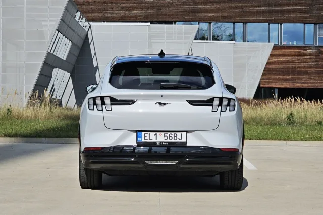Test Ford Mustang Mach-E Extended RWD | elektromobil (2023)