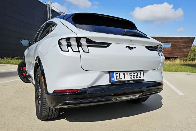 Test Ford Mustang Mach-E Extended RWD | elektromobil (2023)