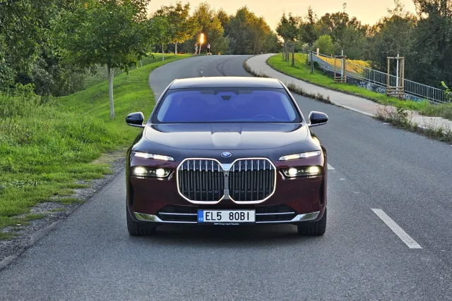 Test BMW 750e xDrive | plug-in hybrid (2023)