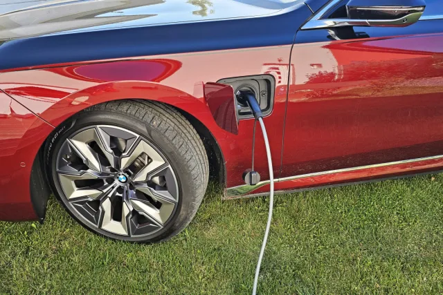 Test BMW 750e xDrive | plug-in hybrid (2023)