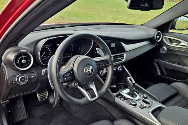 Test Alfa Romeo Giulia Veloce 2,0 Turbo Q4 (2023)