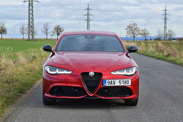 Test Alfa Romeo Giulia Veloce 2,0 Turbo Q4 (2023)