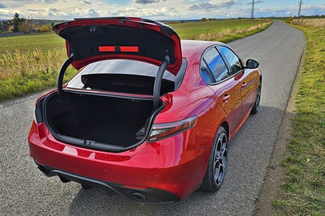 Test Alfa Romeo Giulia Veloce 2,0 Turbo Q4 (2023)