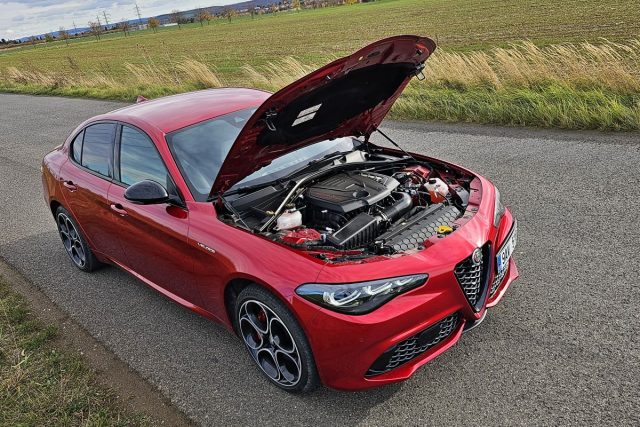 Test Alfa Romeo Giulia Veloce 2,0 Turbo Q4 (2023)