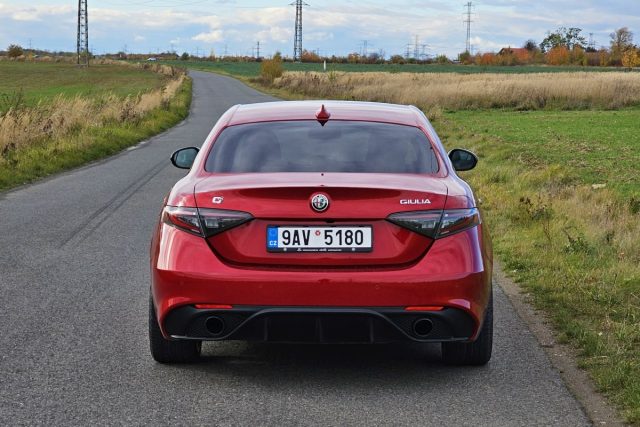 Test Alfa Romeo Giulia Veloce 2,0 Turbo Q4 (2023)