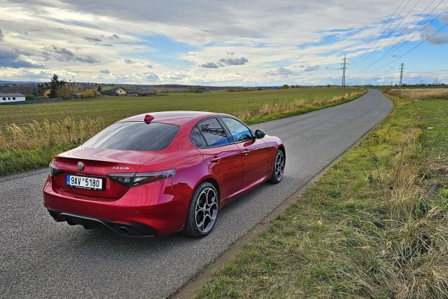 Test Alfa Romeo Giulia Veloce 2,0 Turbo Q4 (2023)