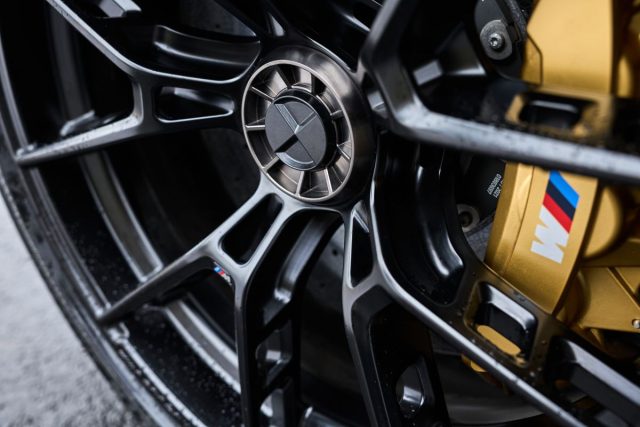 BMW M3 Touring s koly s centrální středovou maticí z programu BMW M Performance Parts