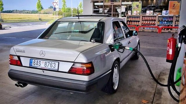 tankovani-mercedes-benz-300e-w124-youngtimer