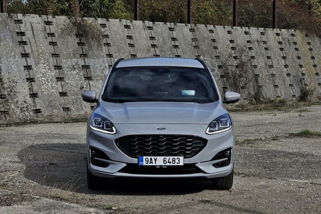 Test Ford Kuga Graphite Tech 2.5 Duratec Hybrid AWD (2023)