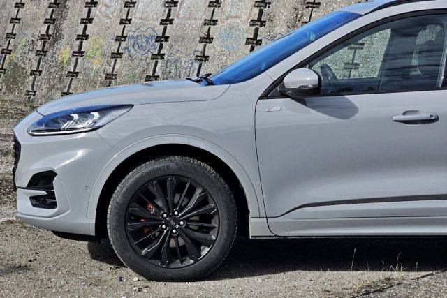 Test Ford Kuga Graphite Tech 2.5 Duratec Hybrid AWD (2023)