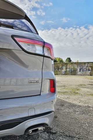 Test Ford Kuga Graphite Tech 2.5 Duratec Hybrid AWD (2023)