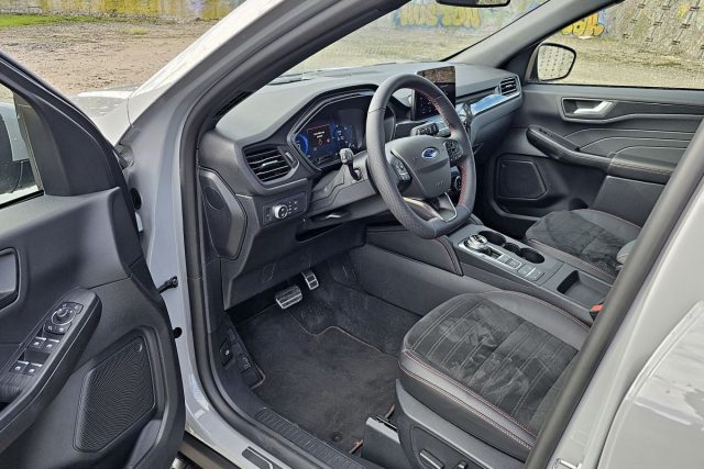 Test Ford Kuga Graphite Tech 2.5 Duratec Hybrid AWD (2023)