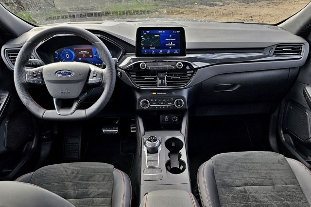 Test Ford Kuga Graphite Tech 2.5 Duratec Hybrid AWD (2023)