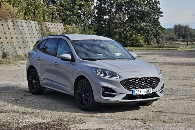 Test Ford Kuga Graphite Tech 2.5 Duratec Hybrid AWD (2023)