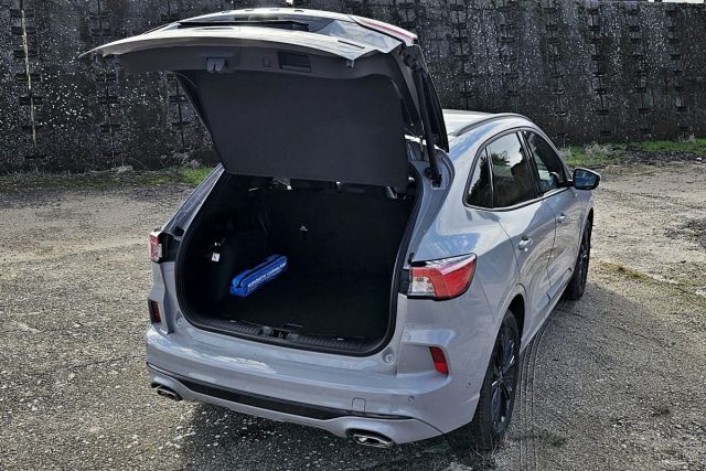 Test Ford Kuga Graphite Tech 2.5 Duratec Hybrid AWD (2023)