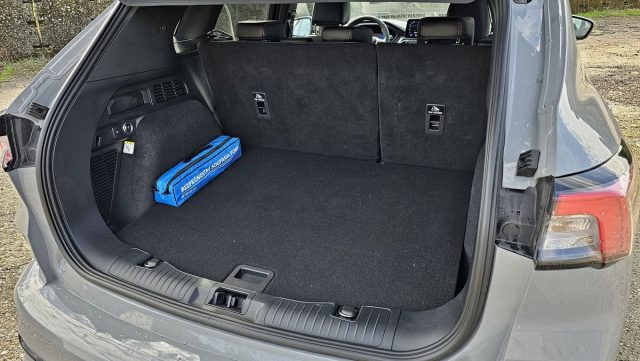 Test Ford Kuga Graphite Tech 2.5 Duratec Hybrid AWD (2023)