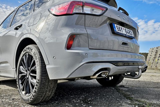 Test Ford Kuga Graphite Tech 2.5 Duratec Hybrid AWD (2023)