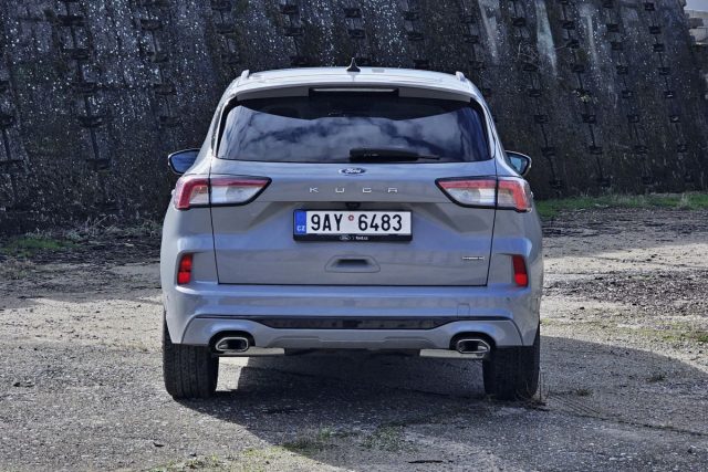 Test Ford Kuga Graphite Tech 2.5 Duratec Hybrid AWD (2023)