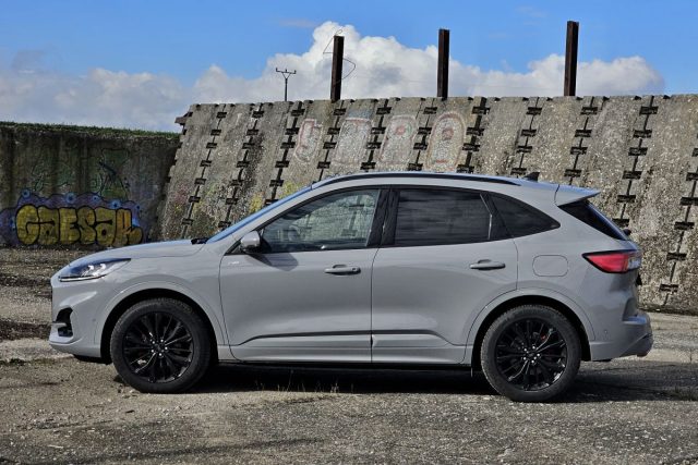 Test Ford Kuga Graphite Tech 2.5 Duratec Hybrid AWD (2023)