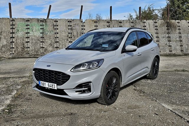 Test Ford Kuga Graphite Tech 2.5 Duratec Hybrid AWD (2023)