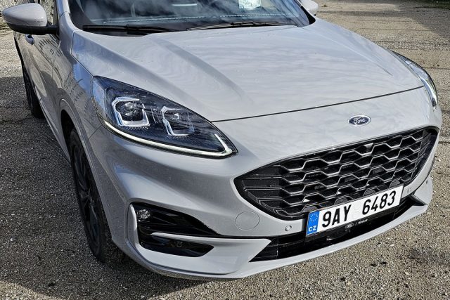 Test Ford Kuga Graphite Tech 2.5 Duratec Hybrid AWD (2023)
