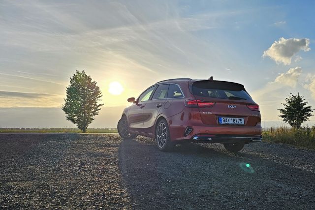 Test Kia Ceed SW 1.5 T-GDI 7DCT (2023)