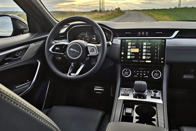 Test Jaguar F-Pace D300 (2023)