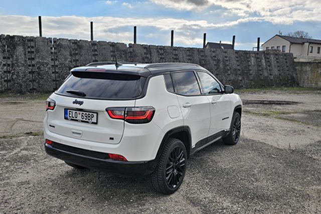 Test Jeep Compass 4xe 1.3 Turbo 240k | plug-in hybrid (2023)