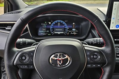 Test Toyota Corolla TS GR Sport 2.0 Hybrid e‑CVT (2023)