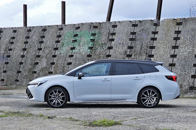 Test Toyota Corolla TS GR Sport 2.0 Hybrid e‑CVT (2023)