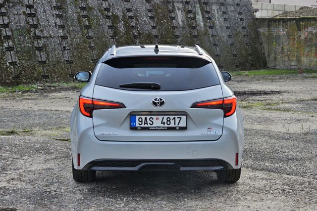 Test Toyota Corolla TS GR Sport 2.0 Hybrid e‑CVT (2023)