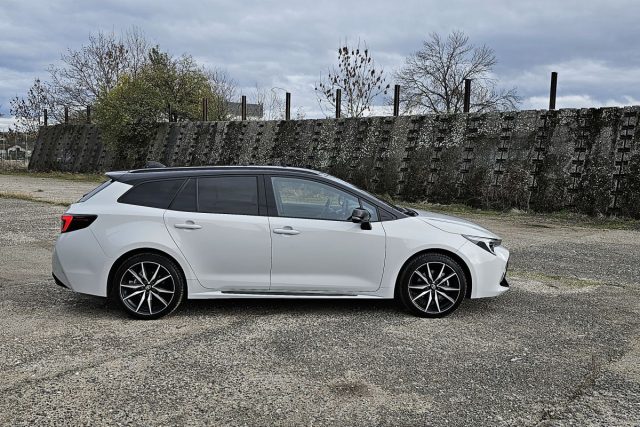 Test Toyota Corolla TS GR Sport 2.0 Hybrid e‑CVT (2023)