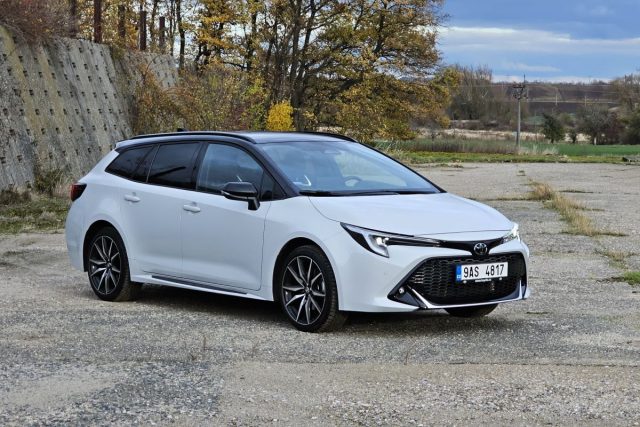 Test Toyota Corolla TS GR Sport 2.0 Hybrid e‑CVT (2023)