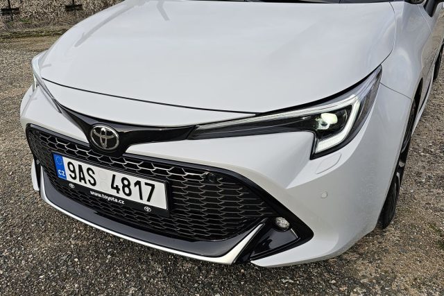 Test Toyota Corolla TS GR Sport 2.0 Hybrid e‑CVT (2023)