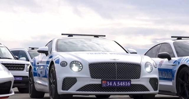 Turecká policie si ze zabavených supersportů a drahých aut udělala luxusní vozový park