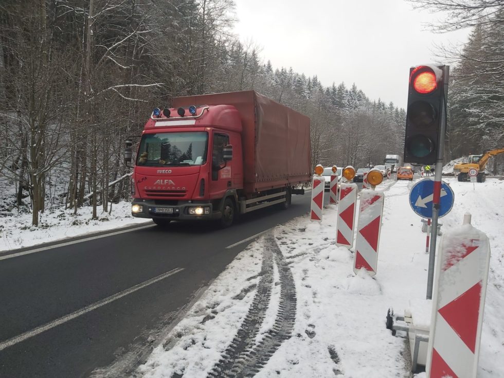 rekonstrukce-oprava_silnice-semafory-zima