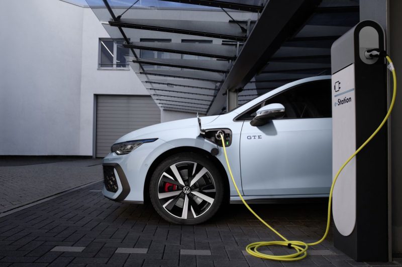 2024 Volkswagen Golf GTE | facelift
