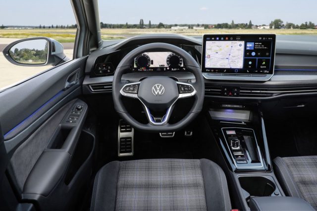 2024 Volkswagen Golf GTE | facelift