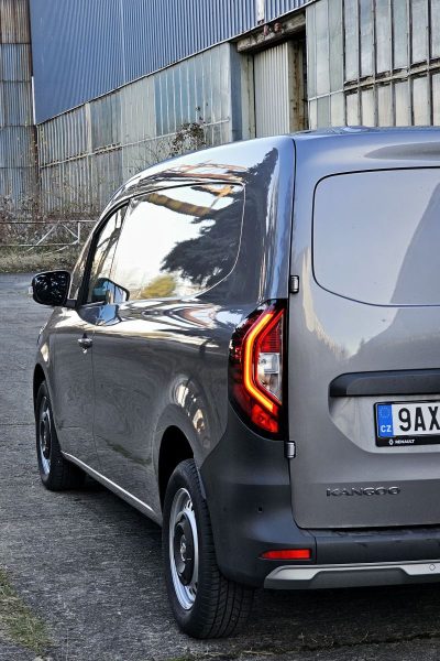 Test Renault Kangoo Van L2H1 Extra Blue dCi 115 EDC (2024)