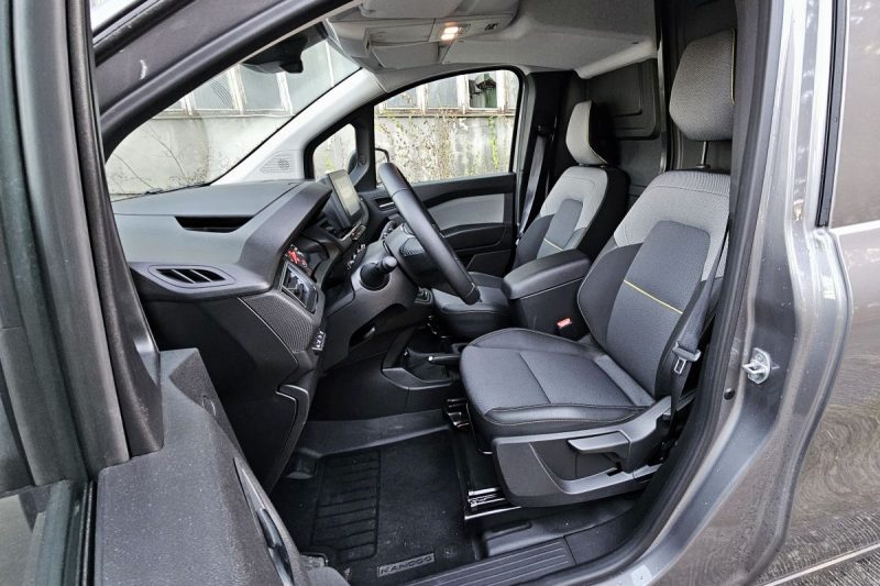 Test Renault Kangoo Van L2H1 Extra Blue dCi 115 EDC (2024)