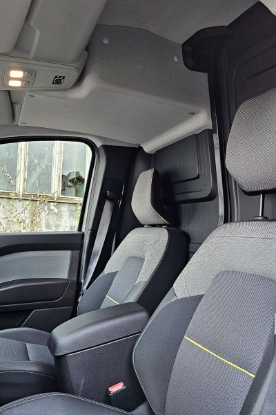 Test Renault Kangoo Van L2H1 Extra Blue dCi 115 EDC (2024)