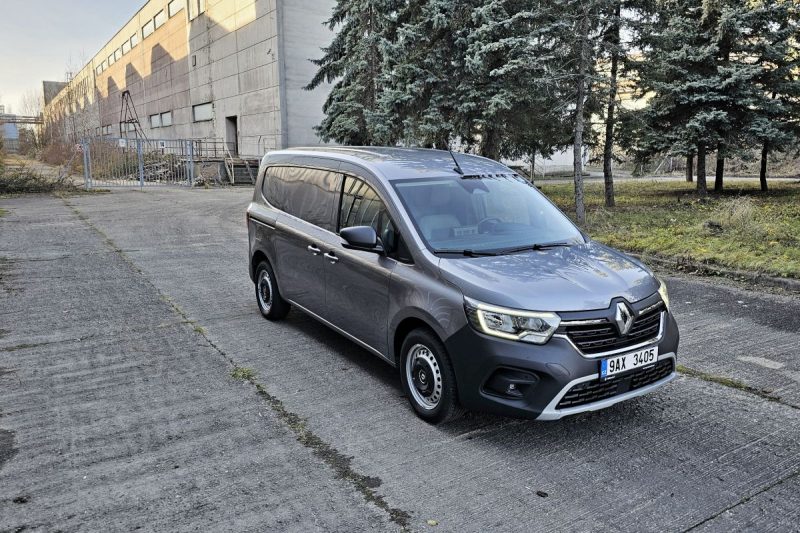 Test Renault Kangoo Van L2H1 Extra Blue dCi 115 EDC (2024)