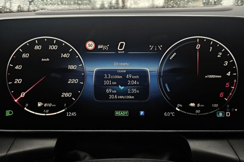 Test Mercedes-Benz GLC 300 de 4MATIC kupé | naftový plug-in hybrid (2024)