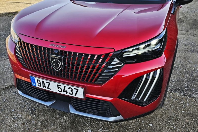 Test Peugeot 2008 GT PureTech 130 EAT8 (2024)