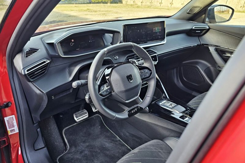 Test Peugeot 2008 GT PureTech 130 EAT8 (2024)