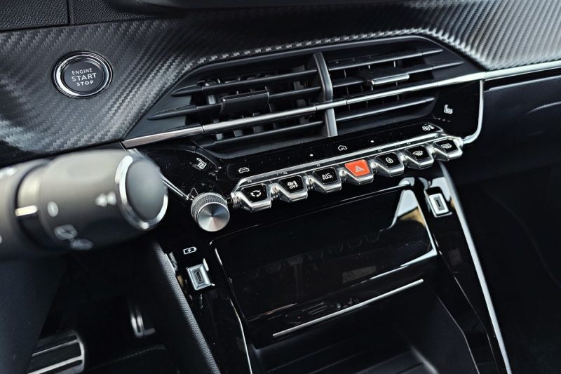 Test Peugeot 2008 GT PureTech 130 EAT8 (2024)