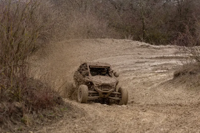 2024-Polaris_RZR_PRO_R-prvni_jizda