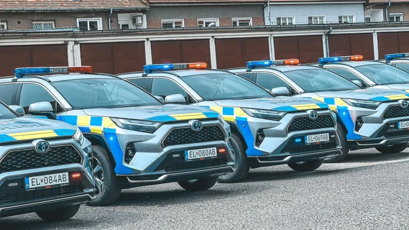 policia_slovenskej_republiky-toyota_rav4_phev